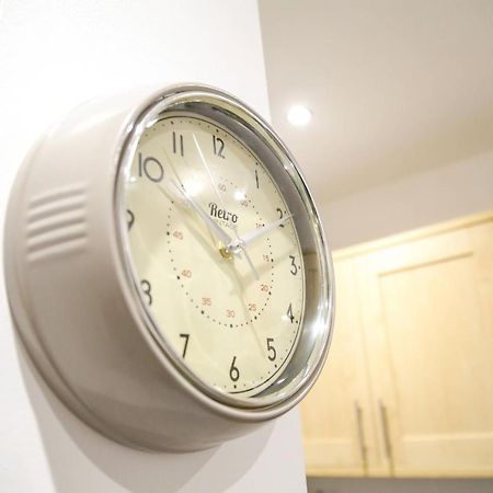 Serviced Apartment In Liverpool City Centre - Free Parking - Balcony - By Happy Days المظهر الخارجي الصورة