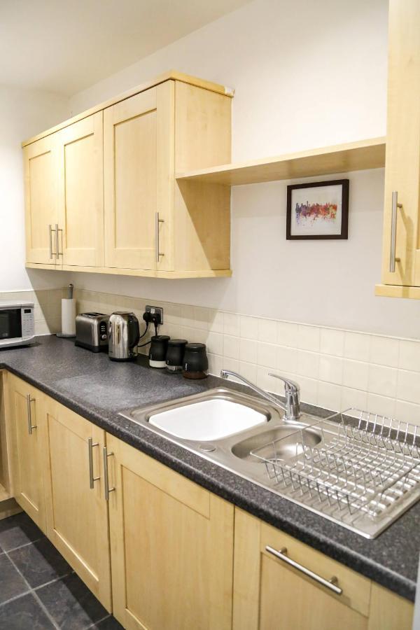 Serviced Apartment In Liverpool City Centre - Free Parking - Balcony - By Happy Days المظهر الخارجي الصورة