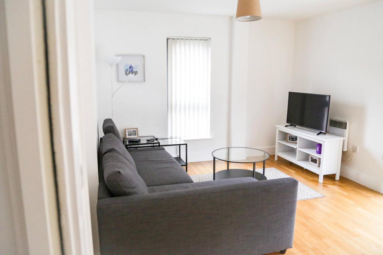 Serviced Apartment In Liverpool City Centre - Free Parking - Balcony - By Happy Days المظهر الخارجي الصورة