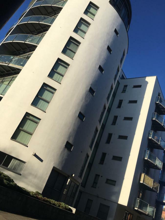 Serviced Apartment In Liverpool City Centre - Free Parking - Balcony - By Happy Days المظهر الخارجي الصورة